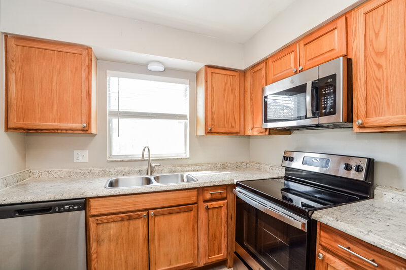 1,990/Mo, 670 Hibiscus Rd Casselberry, FL 32707 Kitchen View