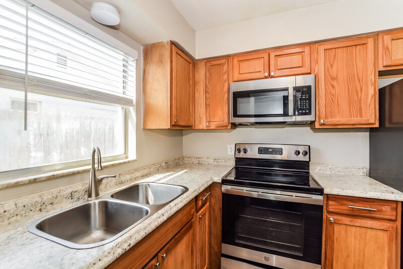 1,990/Mo, 670 Hibiscus Rd Casselberry, FL 32707 Kitchen View 2