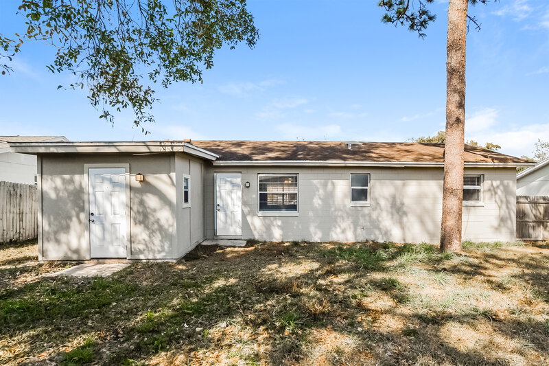 1,990/Mo, 670 Hibiscus Rd Casselberry, FL 32707 Rear View