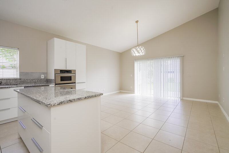 2,900/Mo, 2172 Brandywine Falls Way Orlando, FL 32824 Dining Room View