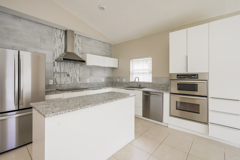 2,900/Mo, 2172 Brandywine Falls Way Orlando, FL 32824 Kitchen View