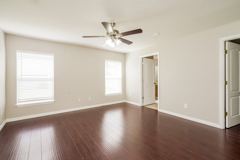 2,900/Mo, 2172 Brandywine Falls Way Orlando, FL 32824 Main Bedroom View