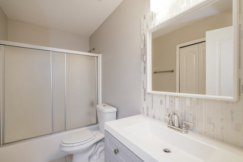 2,900/Mo, 2172 Brandywine Falls Way Orlando, FL 32824 Bathroom View