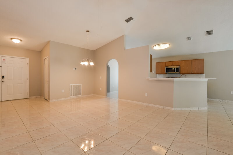 2,545/Mo, 10113 Dean Chase Blvd Orlando, FL 32825 Living Room View