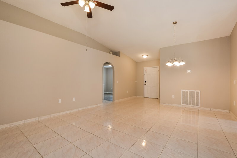 2,545/Mo, 10113 Dean Chase Blvd Orlando, FL 32825 Living Room View 2