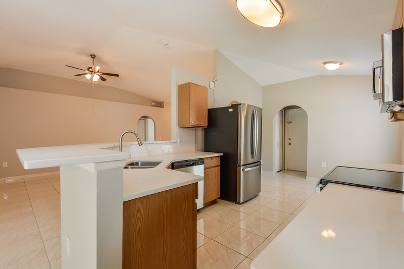 2,545/Mo, 10113 Dean Chase Blvd Orlando, FL 32825 Kitchen View