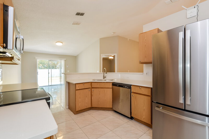 2,545/Mo, 10113 Dean Chase Blvd Orlando, FL 32825 Kitchen View 2