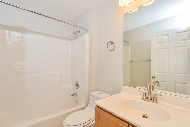 2,545/Mo, 10113 Dean Chase Blvd Orlando, FL 32825 Bathroom View