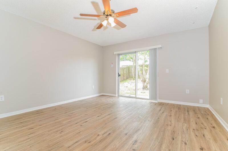 2,940/Mo, 1064 Remington Ave Eustis, FL 32726 Living Room View