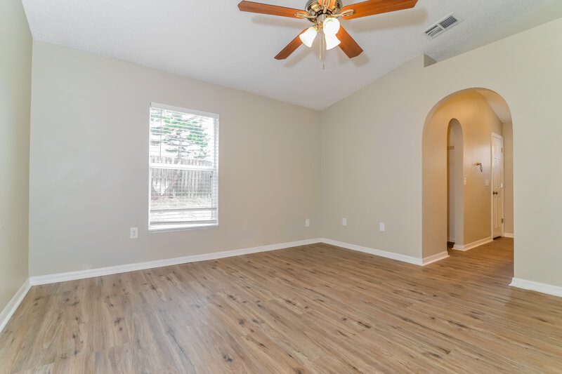 2,940/Mo, 1064 Remington Ave Eustis, FL 32726 Living Room View 2