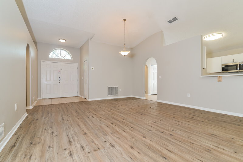2,940/Mo, 1064 Remington Ave Eustis, FL 32726 Living Room View 4