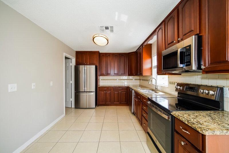 2,485/Mo, 891 Woodvale St Clermont, FL 34711 Kitchen View 2