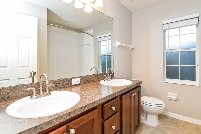 3,270/Mo, 3554 Oak Brook Ln Eustis, FL 32736 Bathroom View
