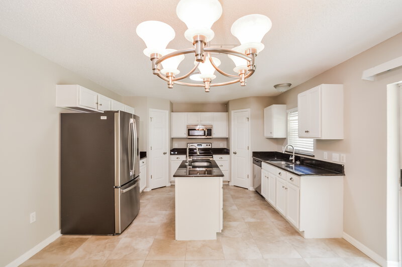 3,190/Mo, 1111 Chateau Cir Minneola, FL 34715 Kitchen View