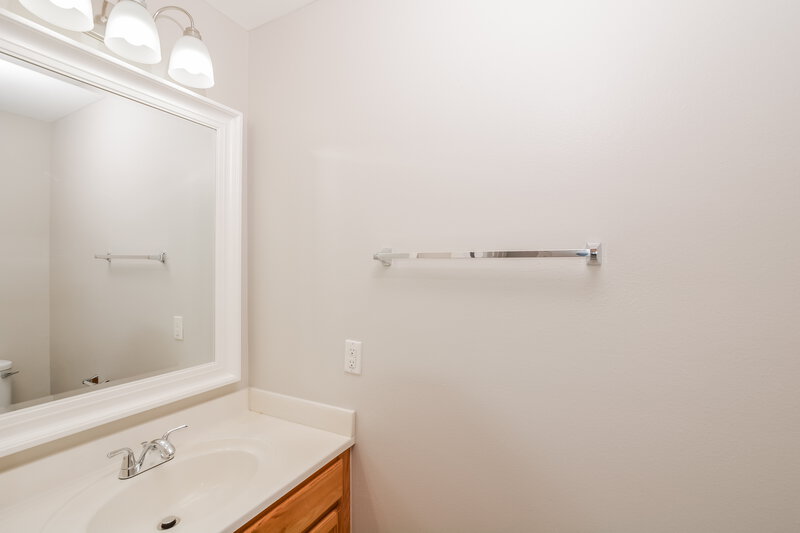 3,190/Mo, 1111 Chateau Cir Minneola, FL 34715 Bathroom View 2