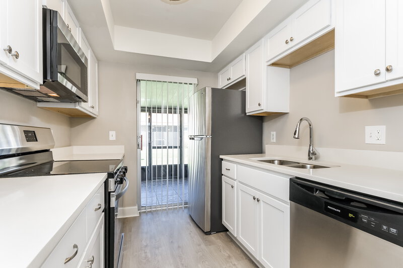 1,475/Mo, 16 Las Brisas Way Kissimmee, FL 34743 Kitchen View