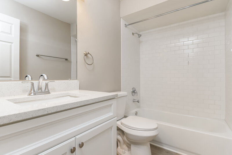 1,475/Mo, 16 Las Brisas Way Kissimmee, FL 34743 Main Bathroom View