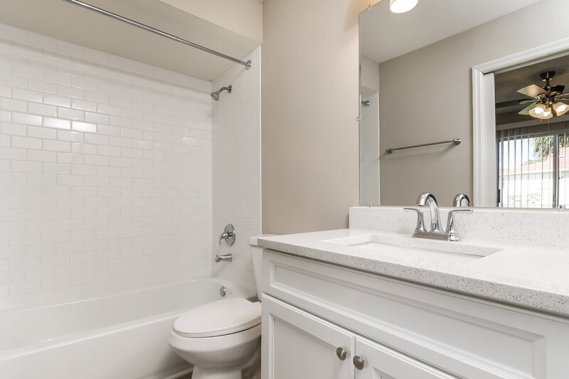 1,475/Mo, 16 Las Brisas Way Kissimmee, FL 34743 Bathroom View