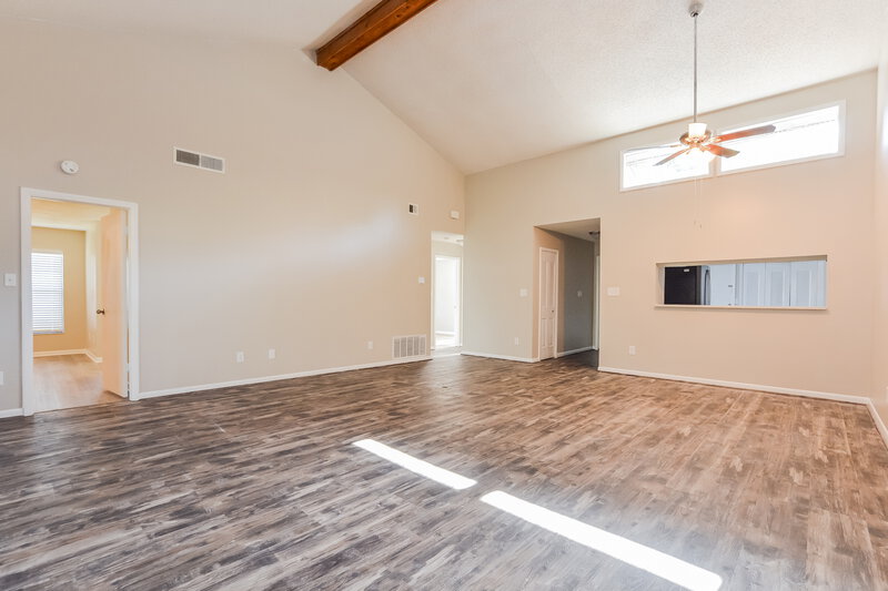 2,240/Mo, 499 Meadowood Blvd Fern Park, FL 32730 Living Room View 2