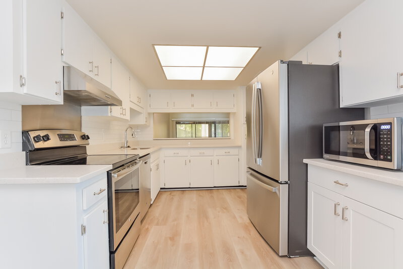 2,240/Mo, 499 Meadowood Blvd Fern Park, FL 32730 Kitchen View