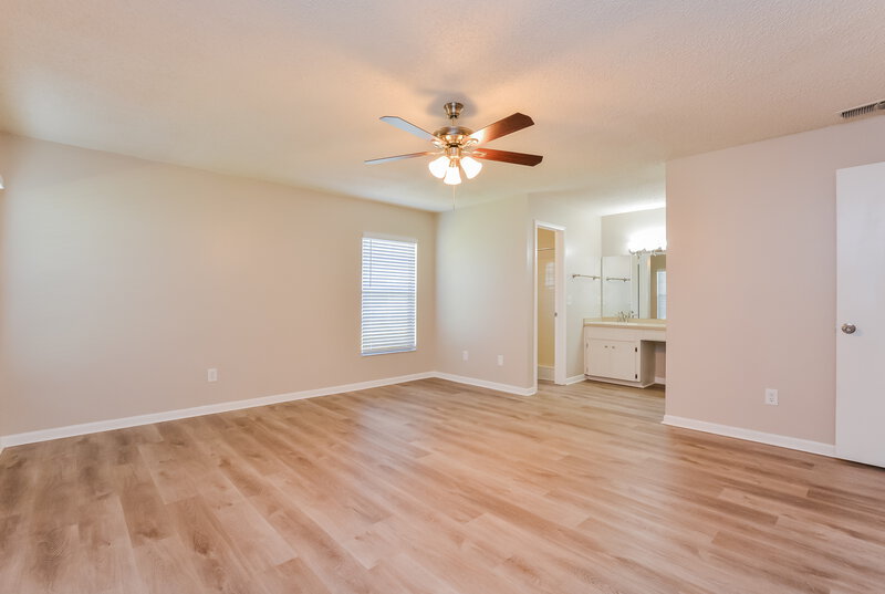 2,240/Mo, 499 Meadowood Blvd Fern Park, FL 32730 Main Bedroom View