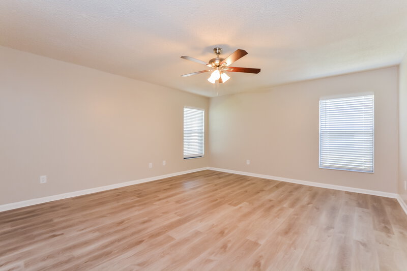 2,240/Mo, 499 Meadowood Blvd Fern Park, FL 32730 Main Bedroom View 2