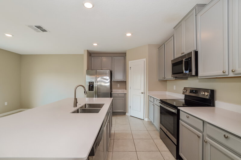 2,285/Mo, 353 Citrus Pointe Dr Davenport, FL 33837 Kitchen View