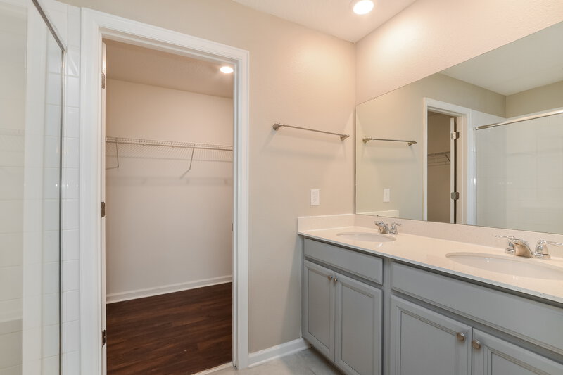 2,285/Mo, 353 Citrus Pointe Dr Davenport, FL 33837 Main Bathroom View