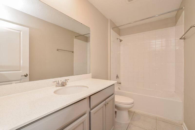 2,285/Mo, 353 Citrus Pointe Dr Davenport, FL 33837 Bathroom View