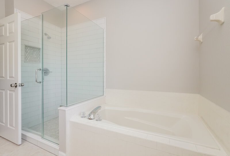 3,740/Mo, 8749 Silk Bay Pl Orlando, FL 32827 Main Bathroom View 2
