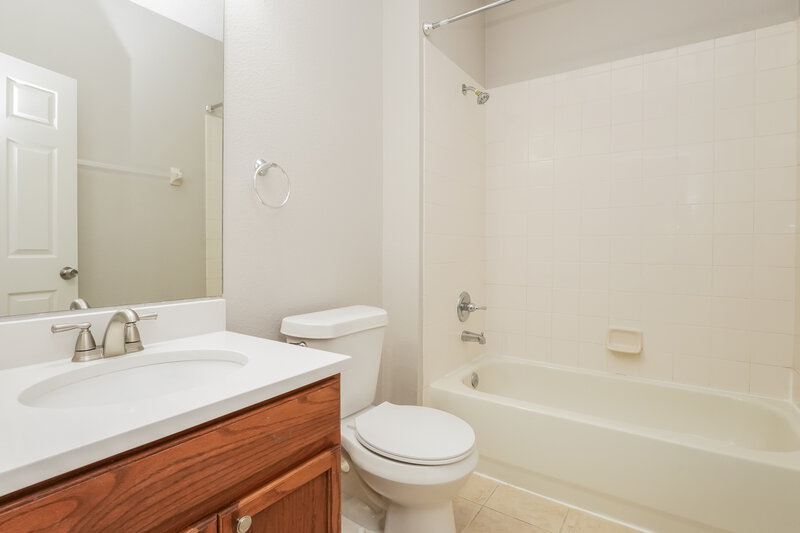 3,740/Mo, 8749 Silk Bay Pl Orlando, FL 32827 Bathroom View 2
