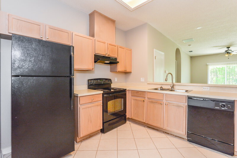 2,580/Mo, 10109 Granite Bay Dr Orlando, FL 32832 Kitchen View