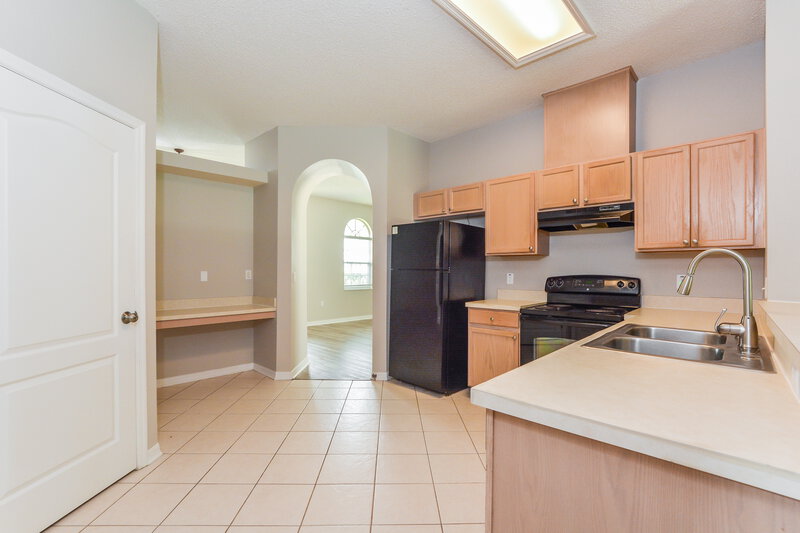 2,580/Mo, 10109 Granite Bay Dr Orlando, FL 32832 Kitchen View 2
