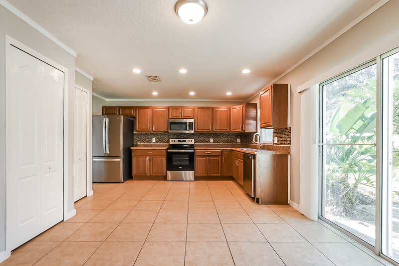 1,990/Mo, 1542 Sterns Dr Leesburg, FL 34748 Kitchen View
