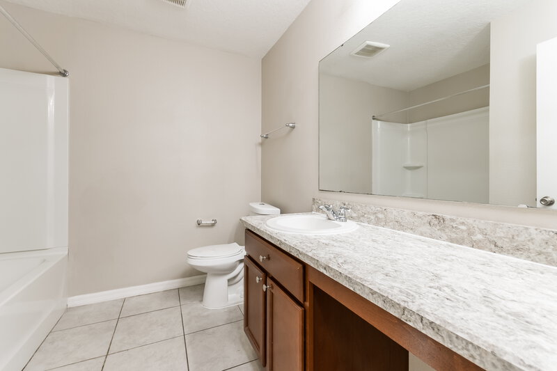1,830/Mo, 295 Lake Lucerne Way Winter Haven, FL 33881 Bathroom View