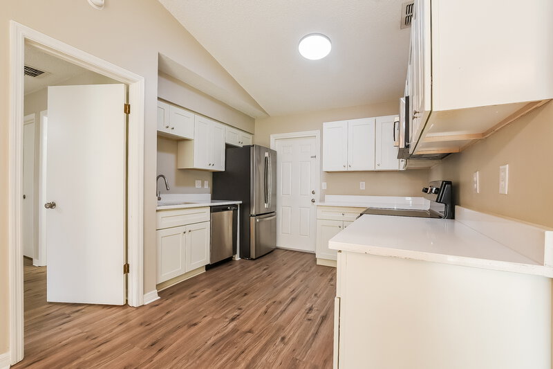 1,785/Mo, 3544 Lake Eleanor Dr Mount Dora, FL 32757 Kitchen View