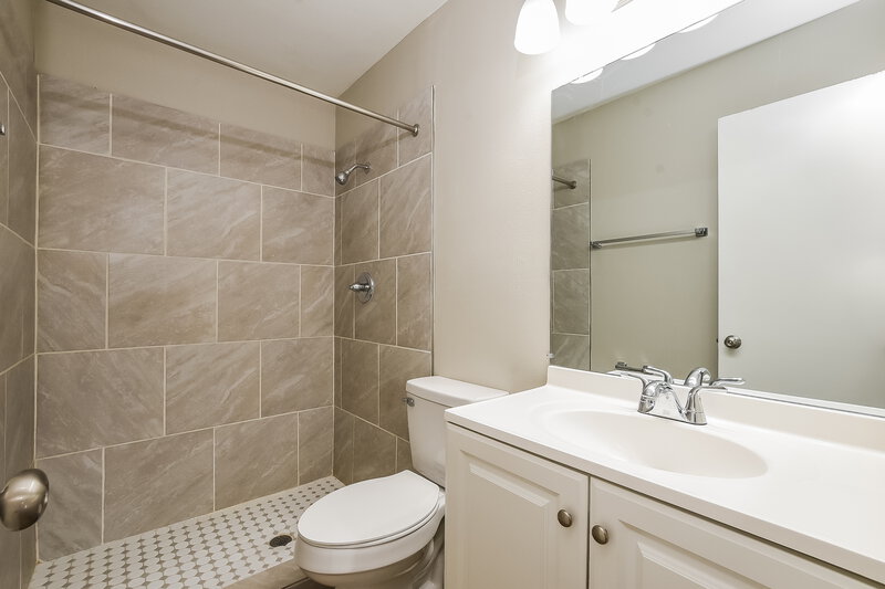1,785/Mo, 3544 Lake Eleanor Dr Mount Dora, FL 32757 Main Bathroom View