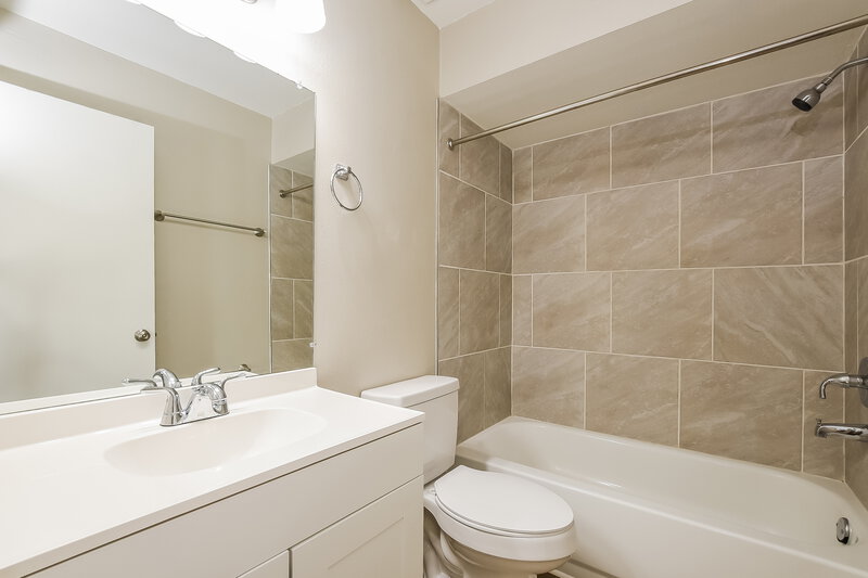 1,785/Mo, 3544 Lake Eleanor Dr Mount Dora, FL 32757 Bathroom View