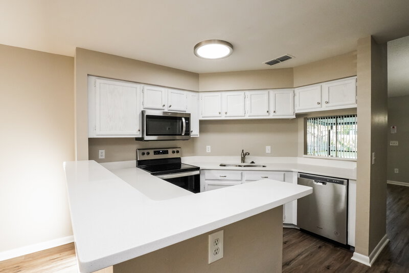 2,290/Mo, 7027 Citrus Point Ct Winter Park, FL 32792 Kitchen View 2