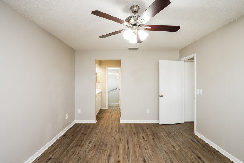 2,290/Mo, 7027 Citrus Point Ct Winter Park, FL 32792 Main Bedroom View