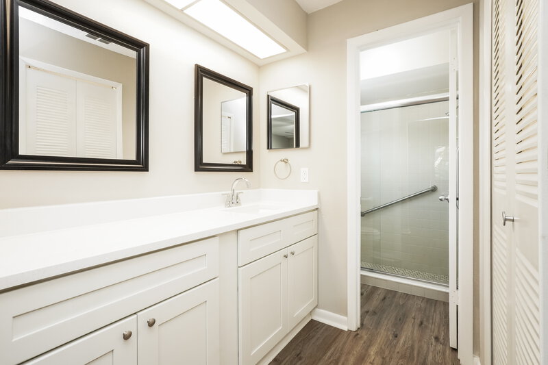 2,290/Mo, 7027 Citrus Point Ct Winter Park, FL 32792 Main Bathroom View