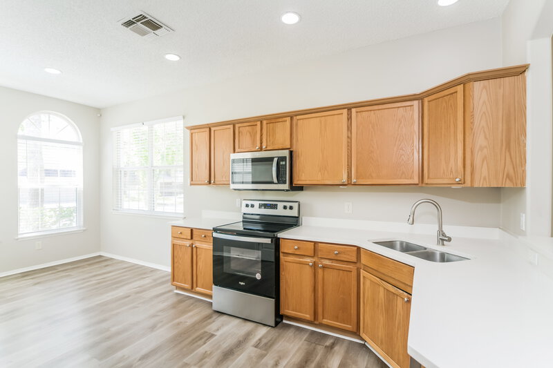 2,480/Mo, 1027 Lake Biscayne Way Orlando, FL 32824 Kitchen View