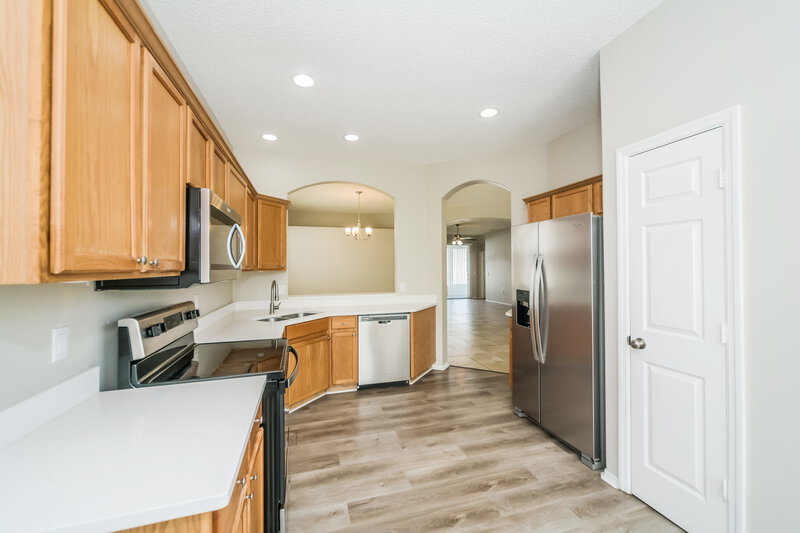 2,480/Mo, 1027 Lake Biscayne Way Orlando, FL 32824 Kitchen View 2