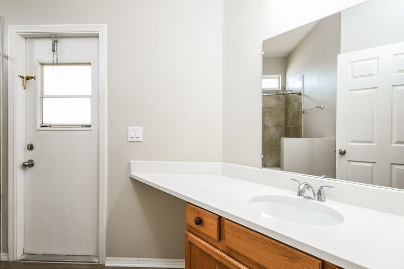 2,490/Mo, 1027 Lake Biscayne Way Orlando, FL 32824 Bathroom View