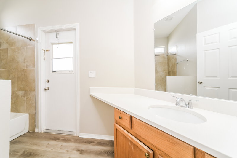 2,480/Mo, 1027 Lake Biscayne Way Orlando, FL 32824 Bathroom View