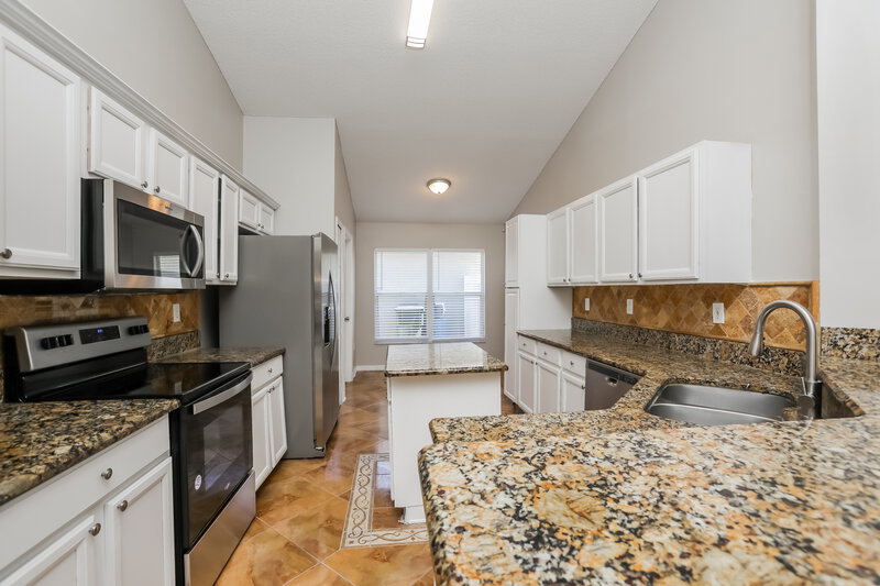 3,240/Mo, 2118 Flintlock Blvd Kissimmee, FL 34743 Kitchen View