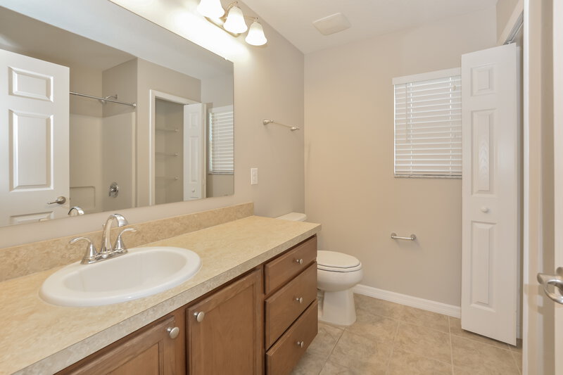 3,110/Mo, 1574 Brandywine Dr Tavares, FL 32778 Bathroom View