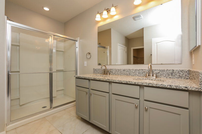2,345/Mo, 1909 Green Dragon Dr Saint Cloud, FL 34771 Main Bathroom View