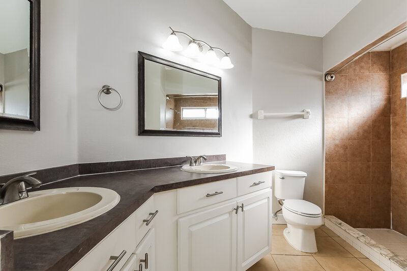 2,155/Mo, 2970 Stillwater Dr Kissimmee, FL 34743 Main Bathroom View