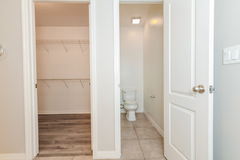 2,290/Mo, 16031 Yelloweyed Dr Clermont, FL 34714 Bathroom View 2